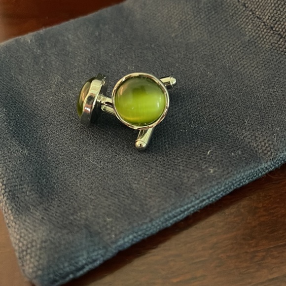 vintage “emerald green” and silver cuff links - Picture 5 of 5